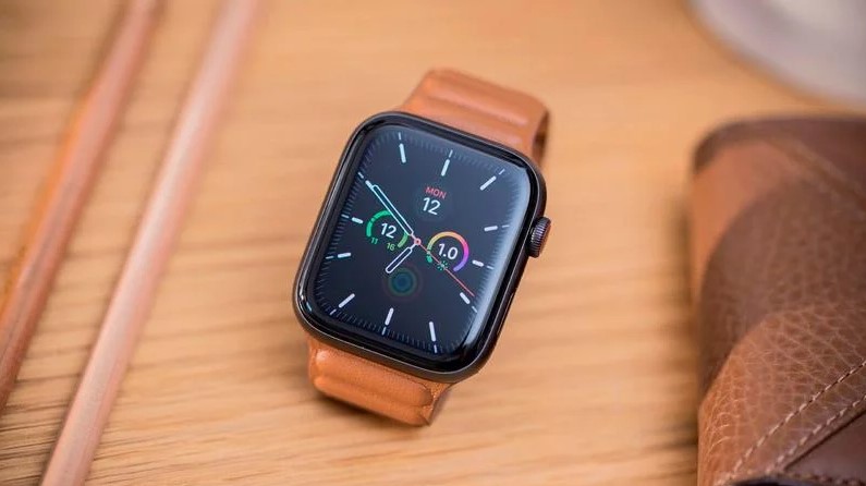 Tampilan Apple Watch SE warna orange