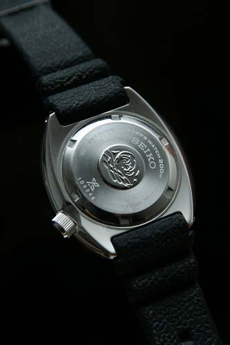 emboss jam tangan Seiko Prospex SRPE93K1 “Turtle” Automatic Black Dial