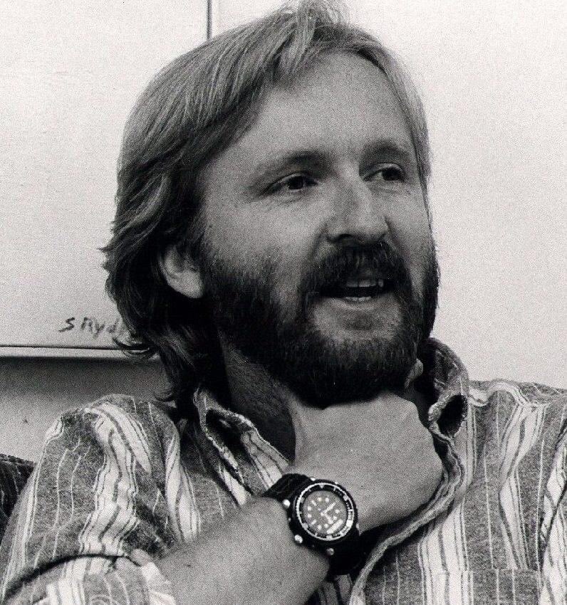 James Cameron menggunakan Seiko H588 “Arnie”