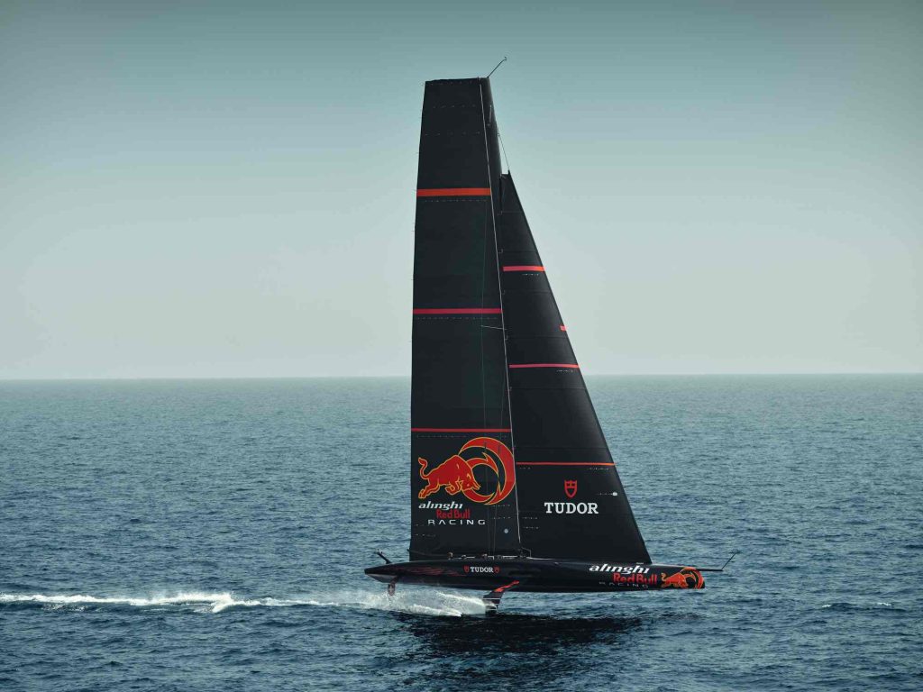 Kapal layar Alinghi Red Bull Racing
