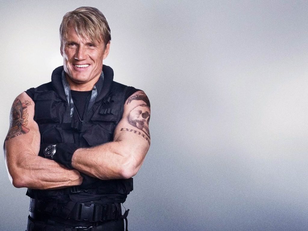 Dolph Lundgreen menggunakan Panerai PAM 389 dalam The Expendables 3