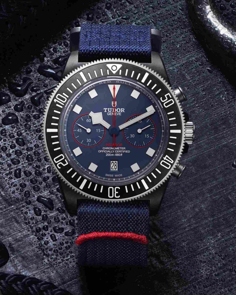 Penggunaan material karbon, titanium, dan steel pada Pelagos FXD Chrono Alinghi Red Bull Racing Edition