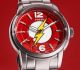 Jarum detik pada jam tangan The Flash dalam bentuk petir
