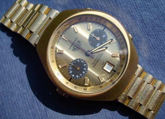 Heuer Carrera 110.515 adalah jam tangan gold panda