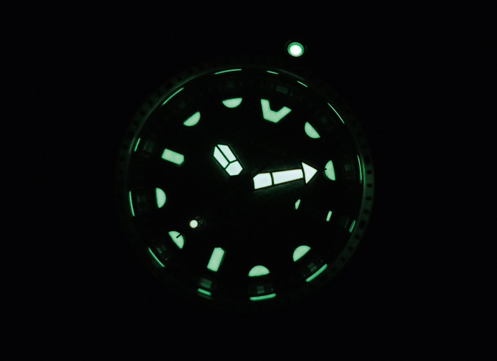 NB6004-08E dilengkapi lume untuk visibilitas di bawah air