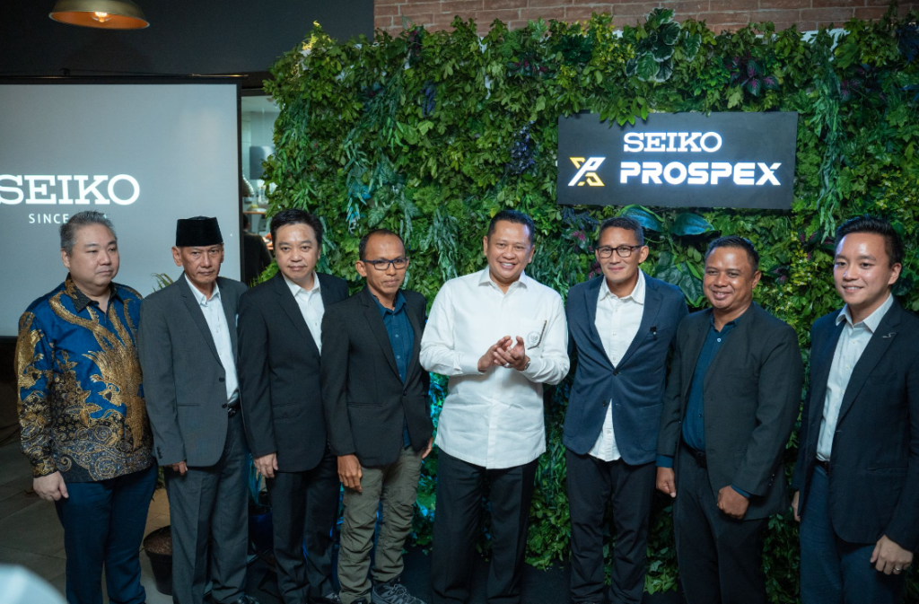 Seiko Indonesia dan Komodo Survival Program berfoto bersama  Sandiaga Salahuddin Uno dan Bambang Soesatyo.