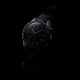 Swatch x OMEGA MoonSwatch “Beaver Moon” bercahaya pada kondisi gelap