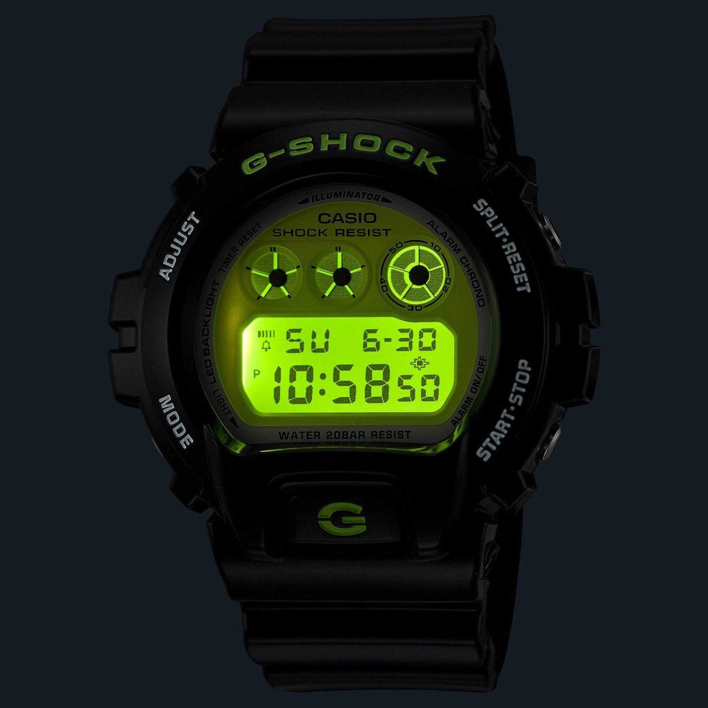 G-Shock DW-6900RCS Crazy Colors saat berada di tempat minim cahaya