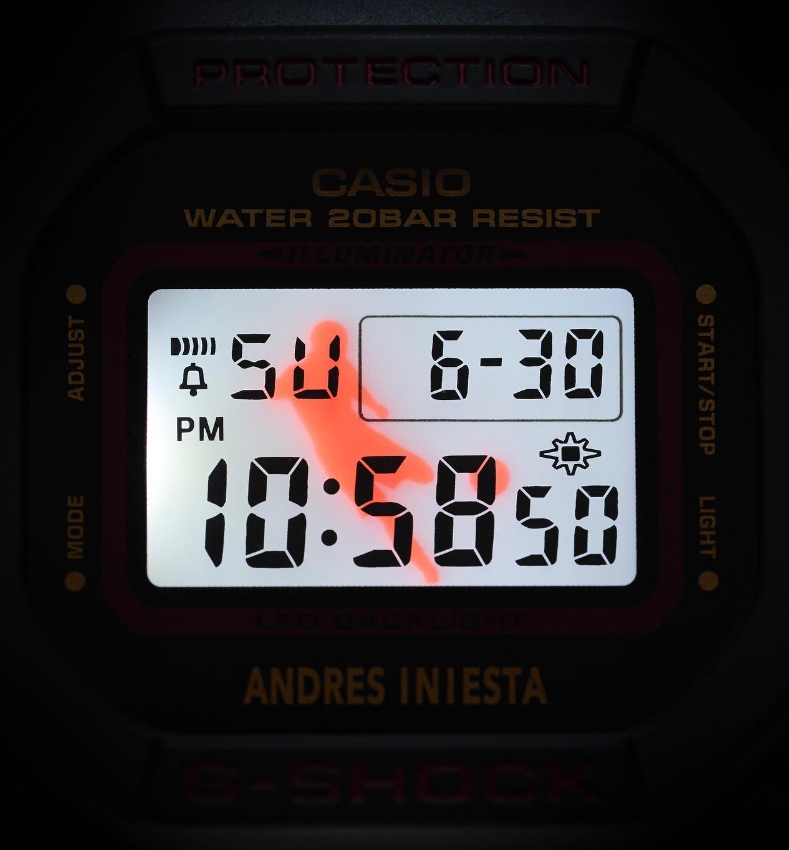 LED backlight G-Shock x Andrés Iniesta DW-5600AI-1 saat diaktifkan