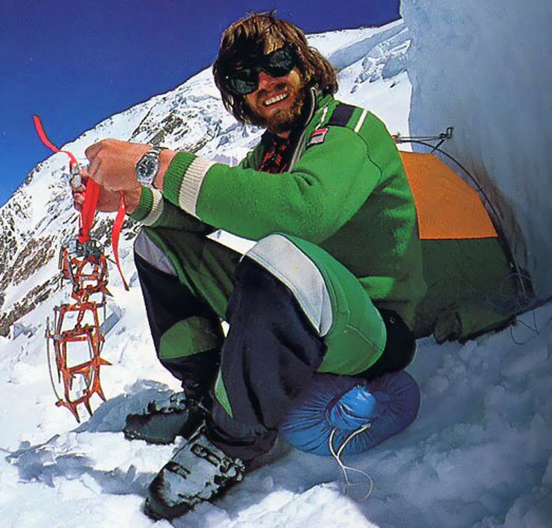Reinhold Messner memakai Rolex Oysterquartz saat mendaki (1978)