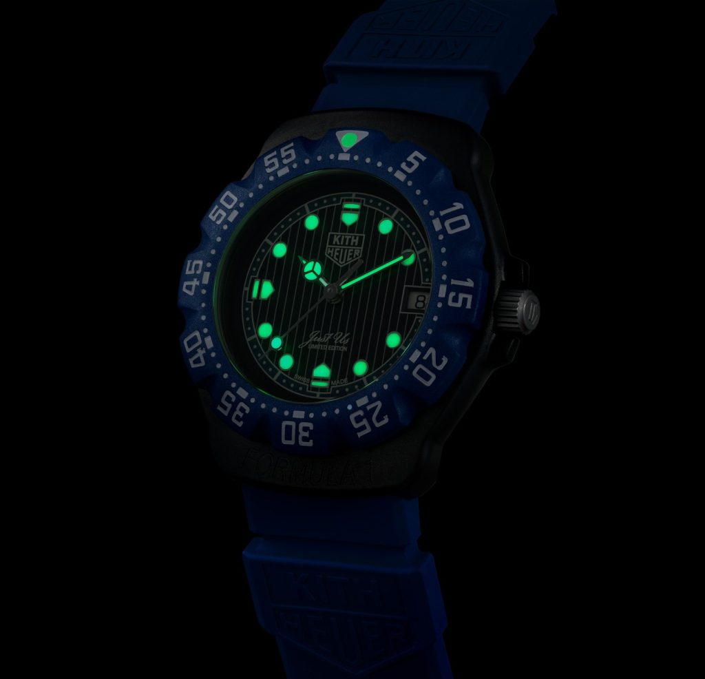 TAG Heuer Formula 1 x Kith saat berada di tempat gelap