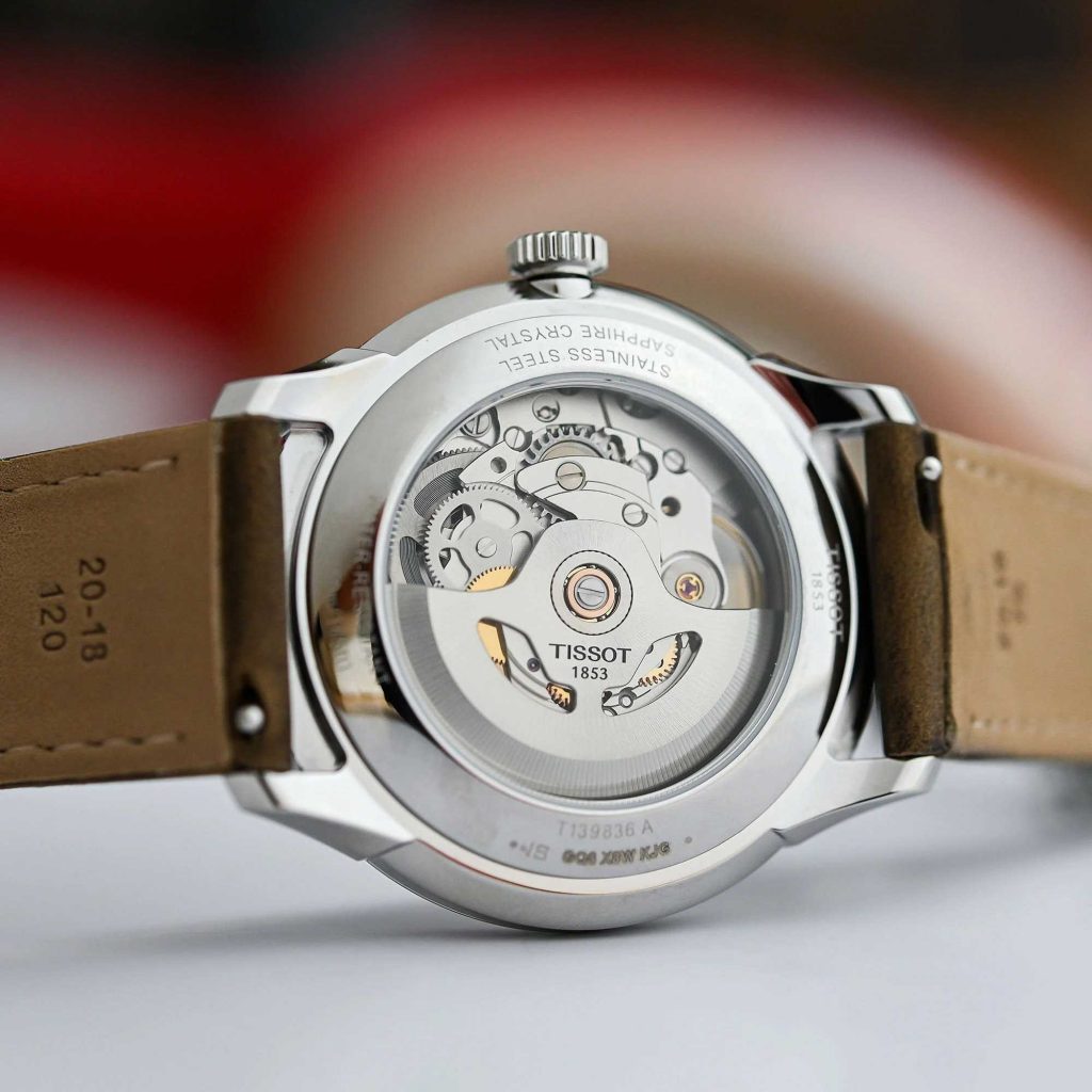 Movement Powermatic 80 yang dapat dilihat dari caseback