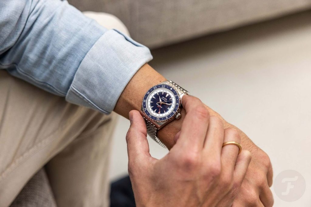 MIDO Ocean Star GMT “Shark Tooth” Special Edition saat dipakai di pergelangan tangan