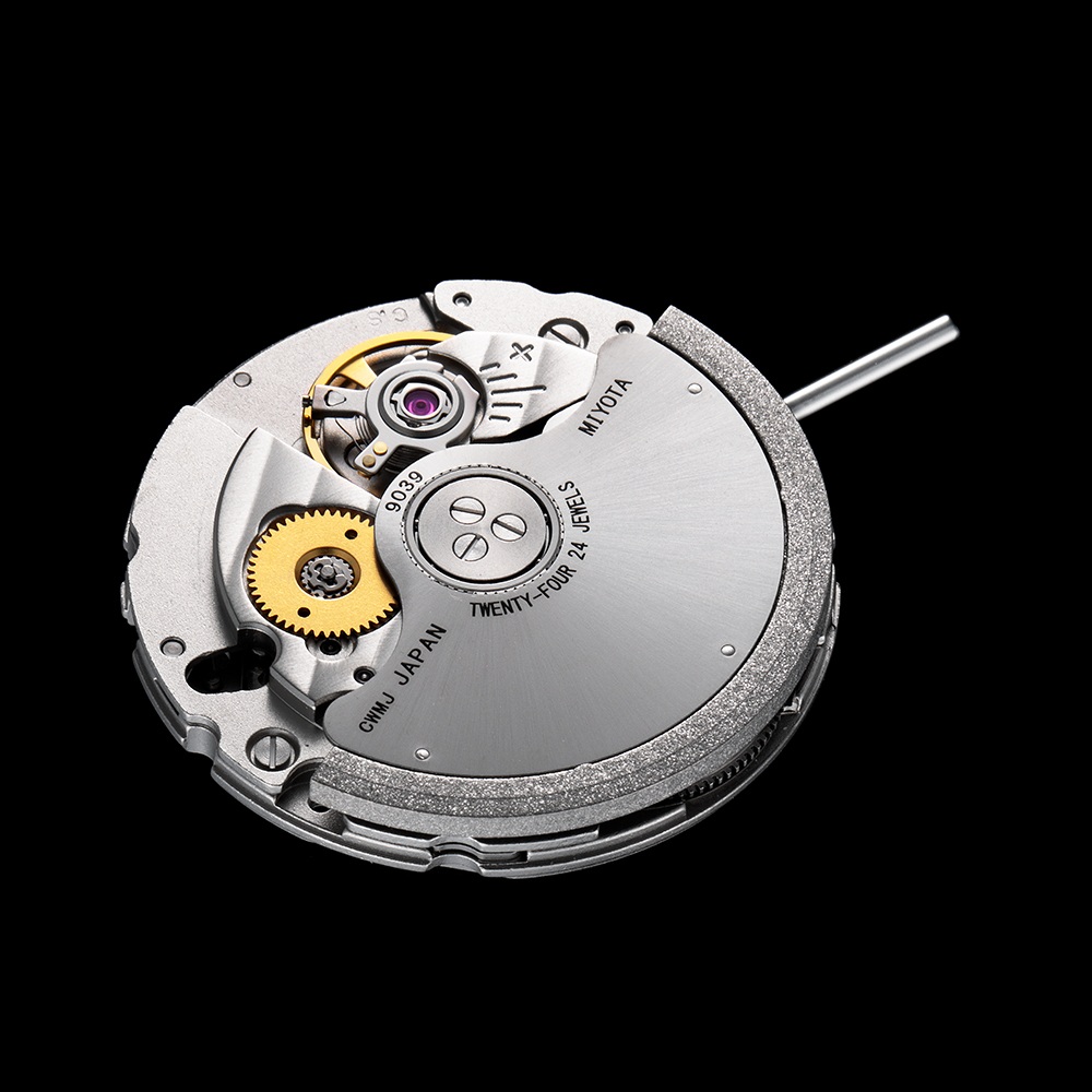 Spinnaker Spence 300 Automatic menggunakan Hi-Beat 28.800 Bph movement caliber 9039