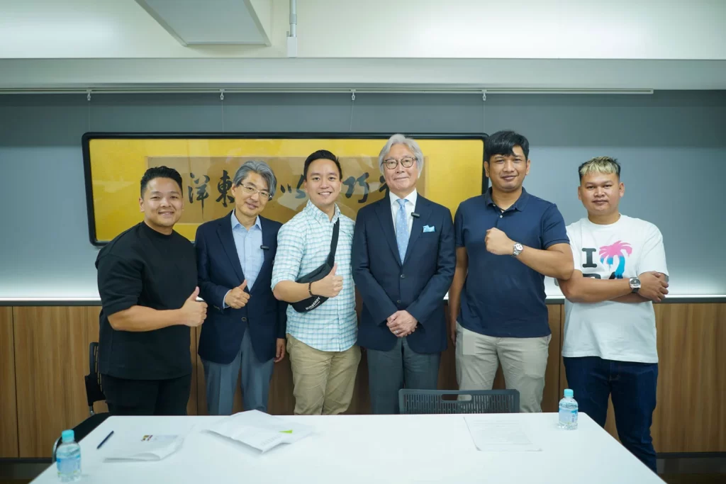 Tim Media Jamtangam.com bersama General Manager Seiko Indonesia, Kevin Lie (paling tengah) berfoto bersama Shuntaro Isii (Direktur Seiko Museum Ginza) & Noboru Miyadera (Deputi Direktur Seiko Museum Ginza)