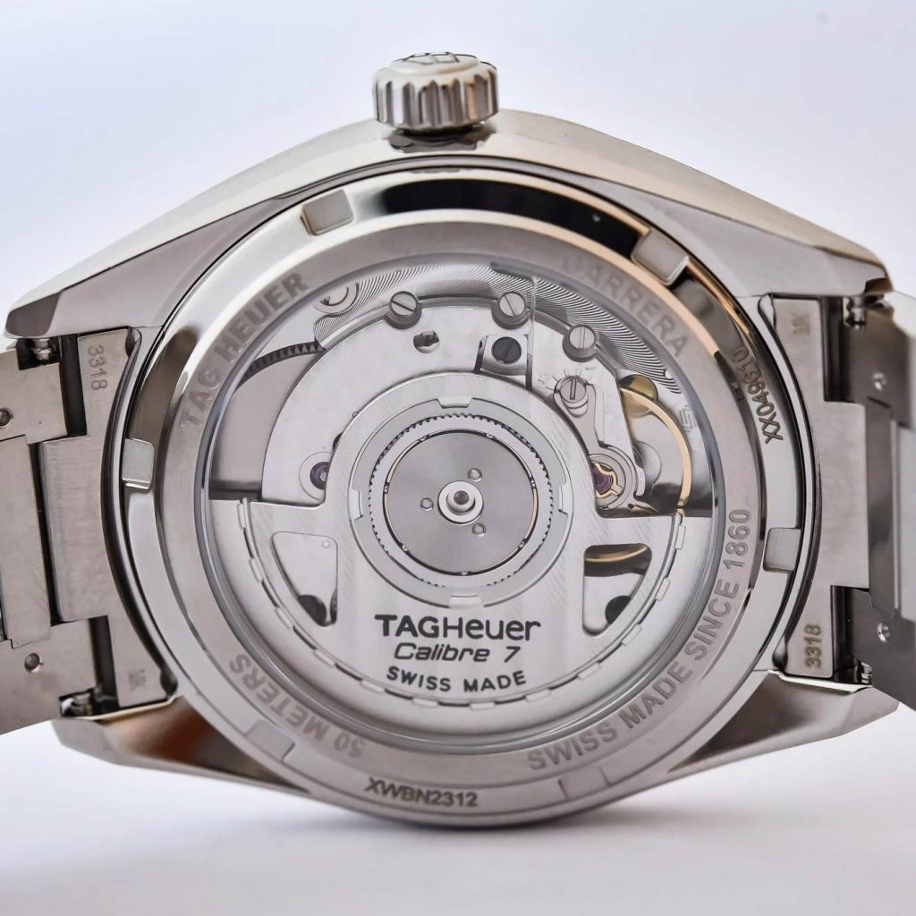 TAG Heuer menggunakan caliber 7 (Sellita SW300 sebagai base movement ini)