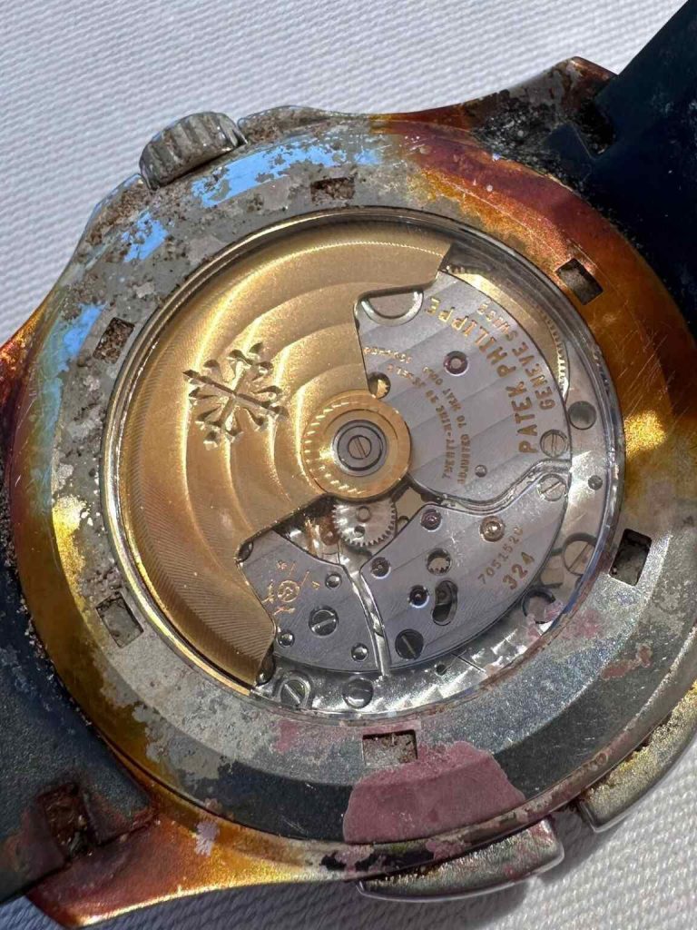 Patek Philippe Aquanaut Travel Time ref. 5164A berkarat, tetapi tetap berfungsi