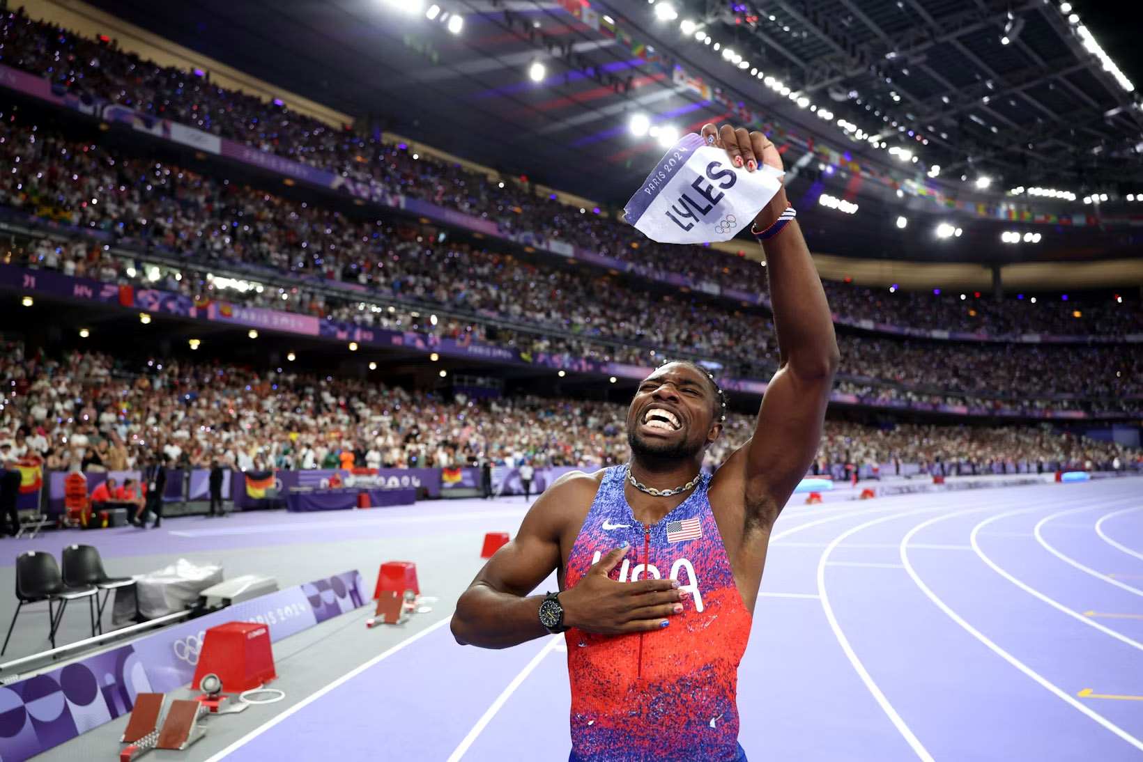 Noah Lyles saat menang lomba lari 100 meter di Olimpiade Paris 2024