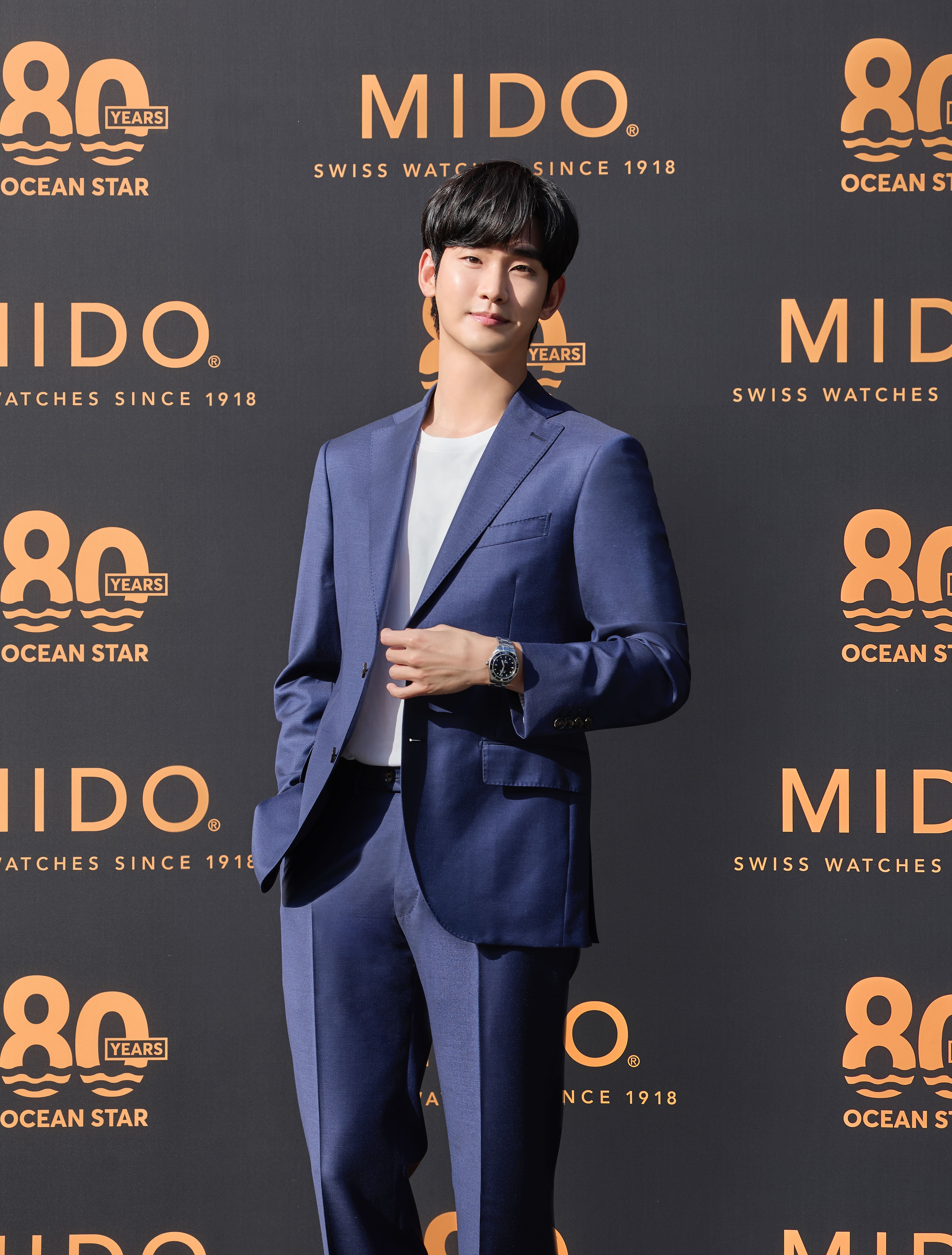 Kim Soo Hyun dengan Mido Ocean Star 39