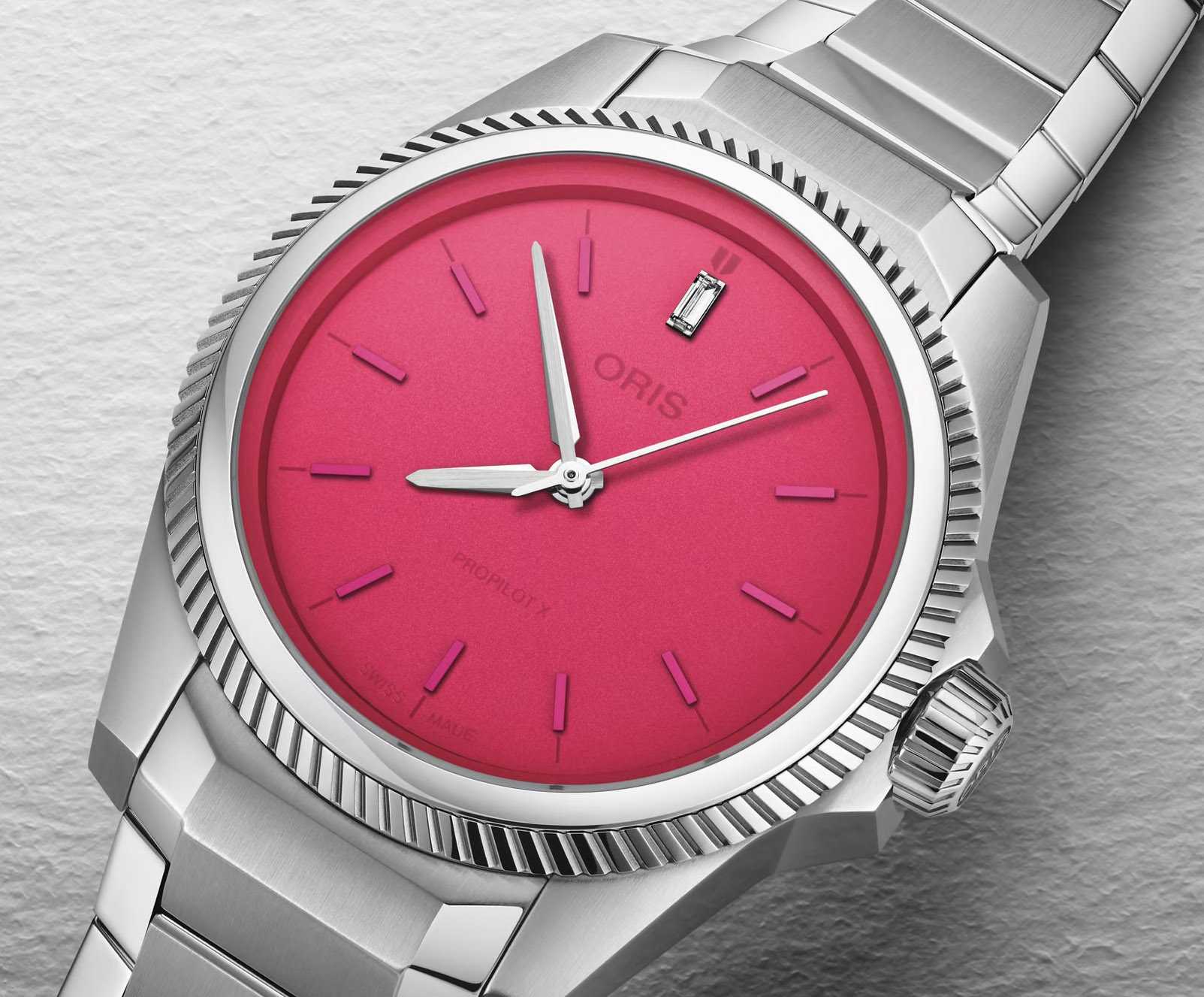 Dial Oris Propilot X Miss Piggy Edition