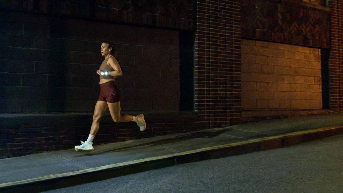 Garmin Forerunner 970 dilengkapi built-in flashlight