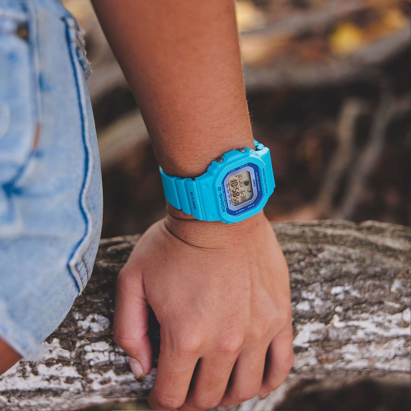 Casio G-Shock G-Lide Women GLX-S5610-2 saat dipakai di pergelangan tangan