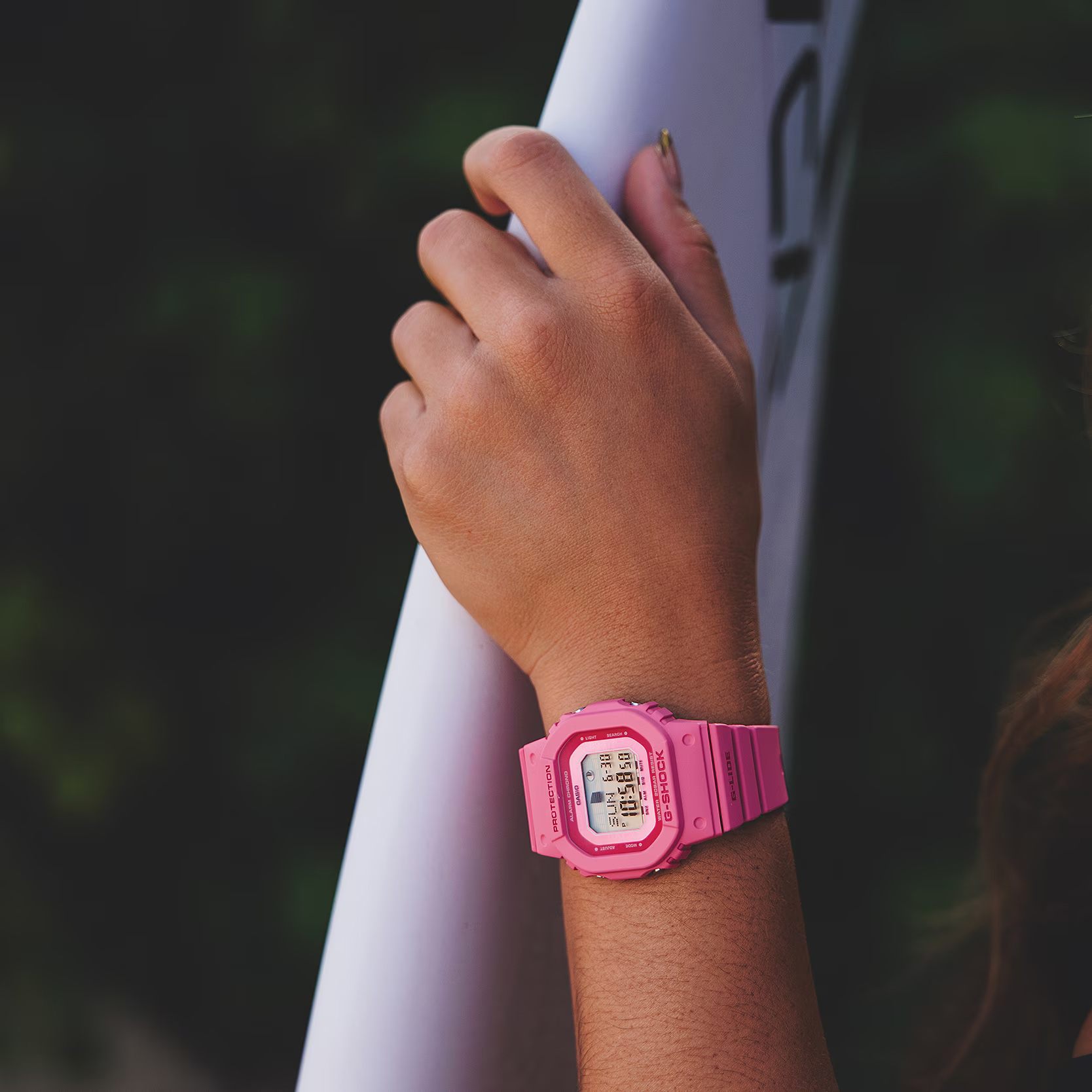 Casio G-Shock G-Lide Women GLX-S5610-4 saat dipakai di pergelangan tangan