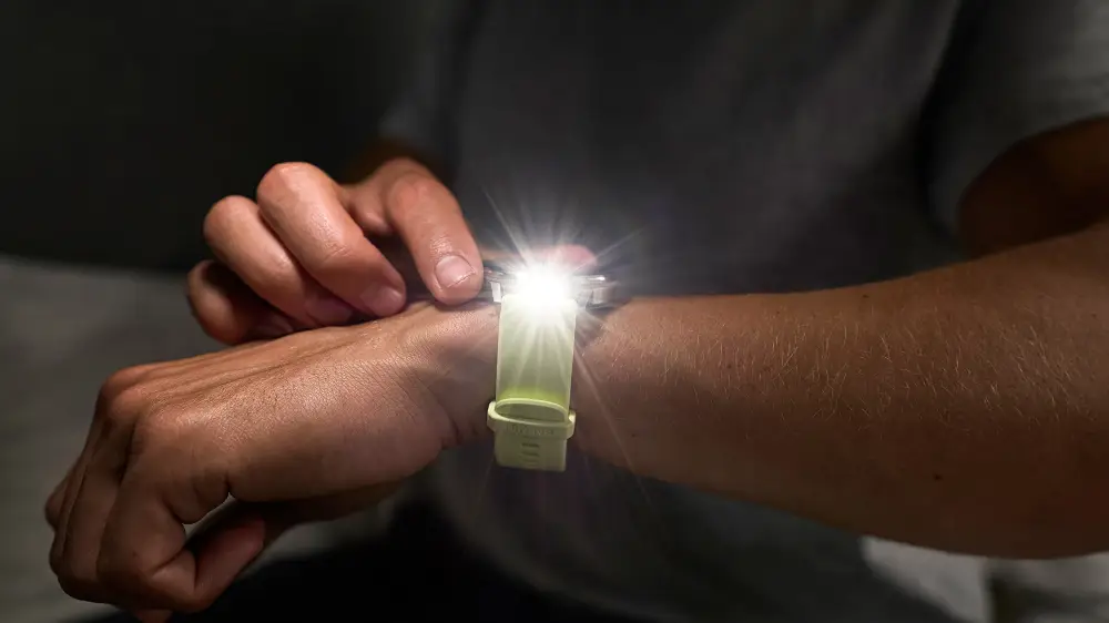 Garmin Venu 4 dilengkapi build-in flashlight