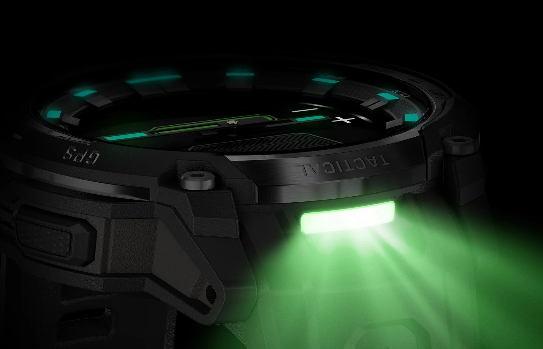 Senter LED bawaan pada Garmin Instinct Crossover AMOLED