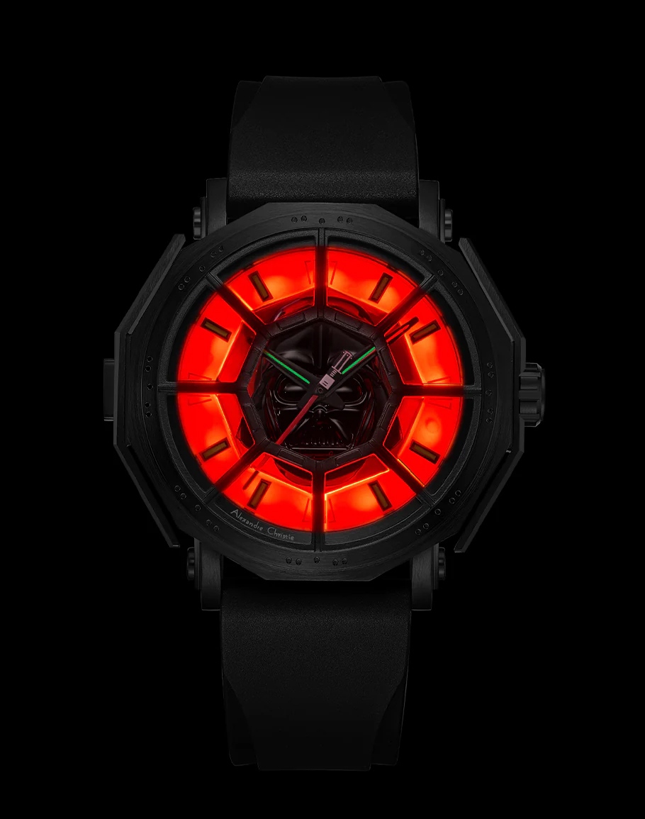 Alexandre Christie x Star Wars AC 9205 MH RDV-1 Darth Vader Edition ketika lampu merah dan lume menyala pada kondisi minim cahaya