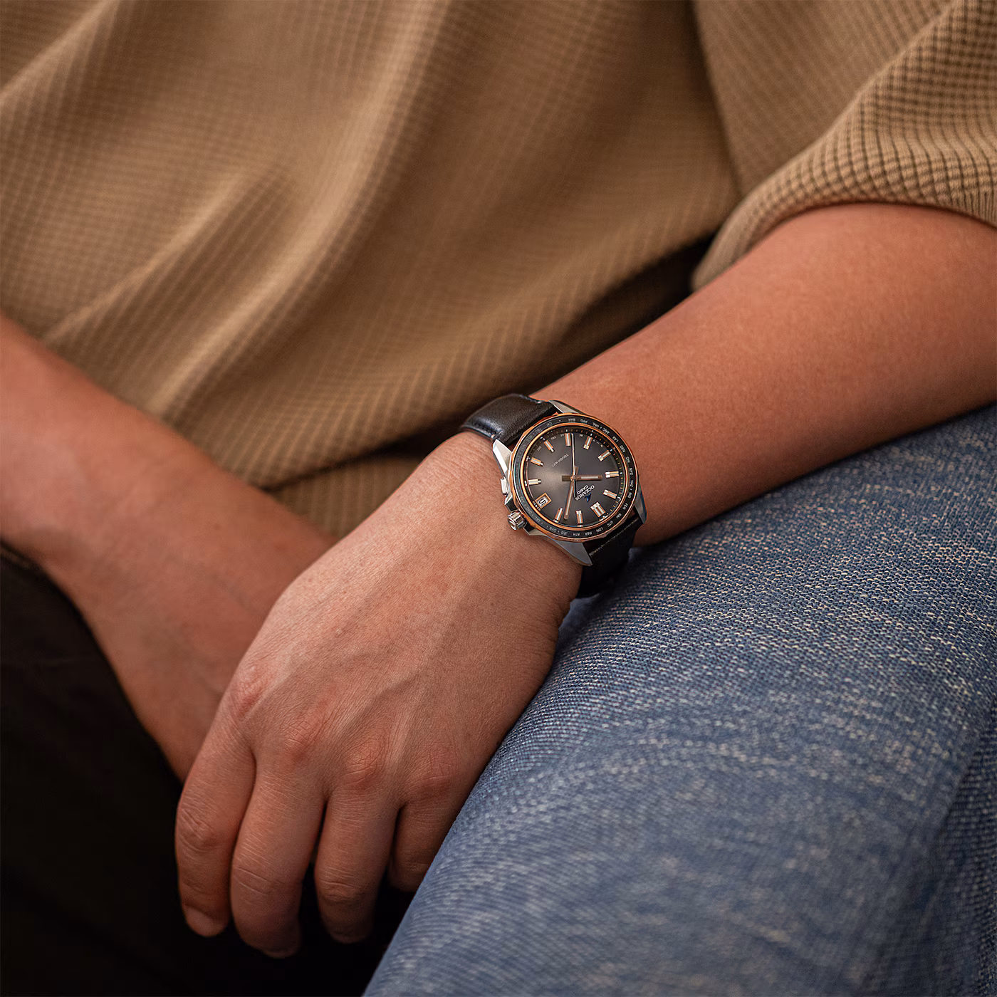 Casio Oceanus OCW-T2600RL-3A (kiri) dan OCW-S400RL-8AJR (kanan)