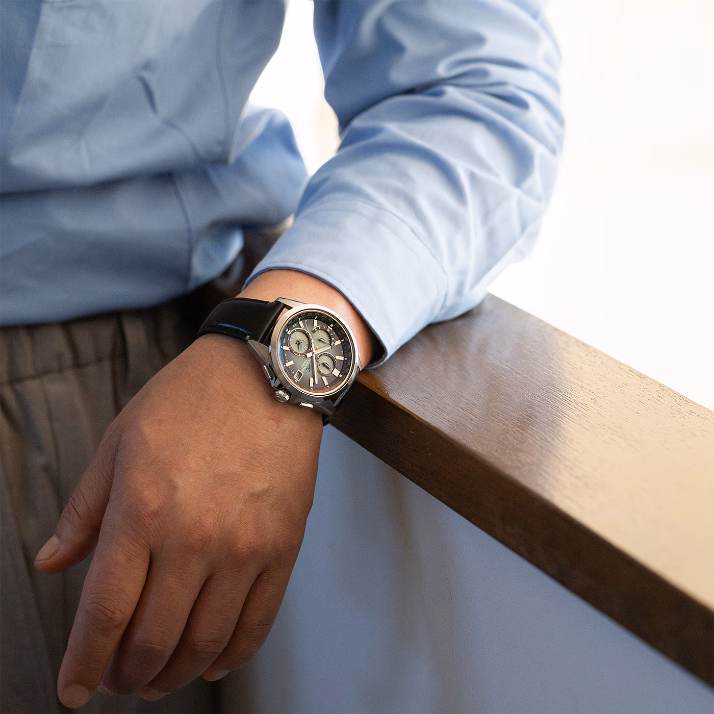 Casio Oceanus OCW-T2600RL-3A (kiri) dan OCW-S400RL-8AJR (kanan)